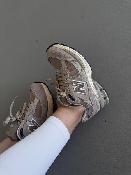 New Balance 2002R Beige Brown N2002-01-36 фото